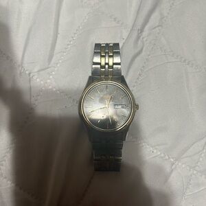 Seiko Solar V158-0AA0 Day Date Stainless Steel Watch – Runs / Needs Charge